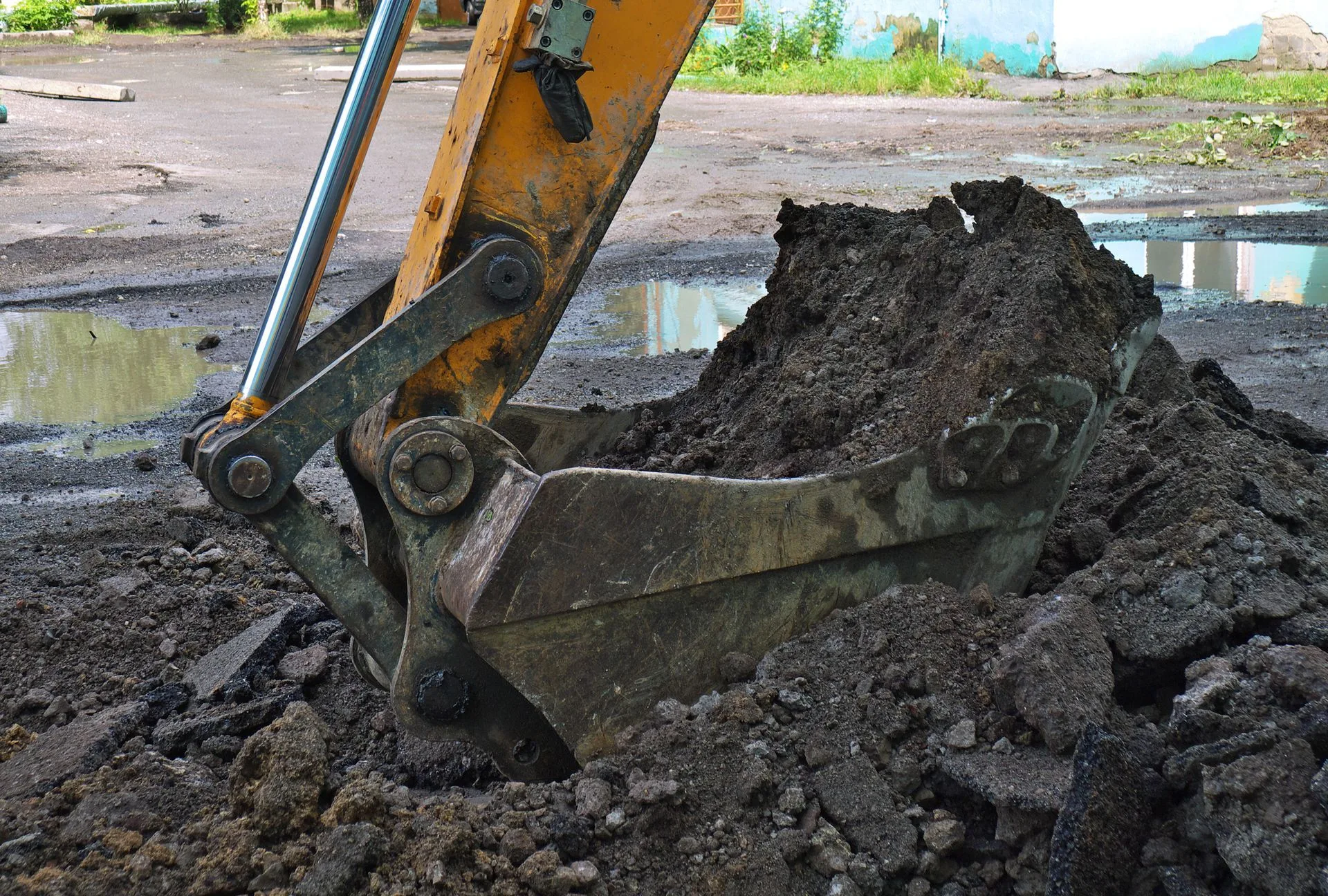 Final Grade excavation equipment on a job site